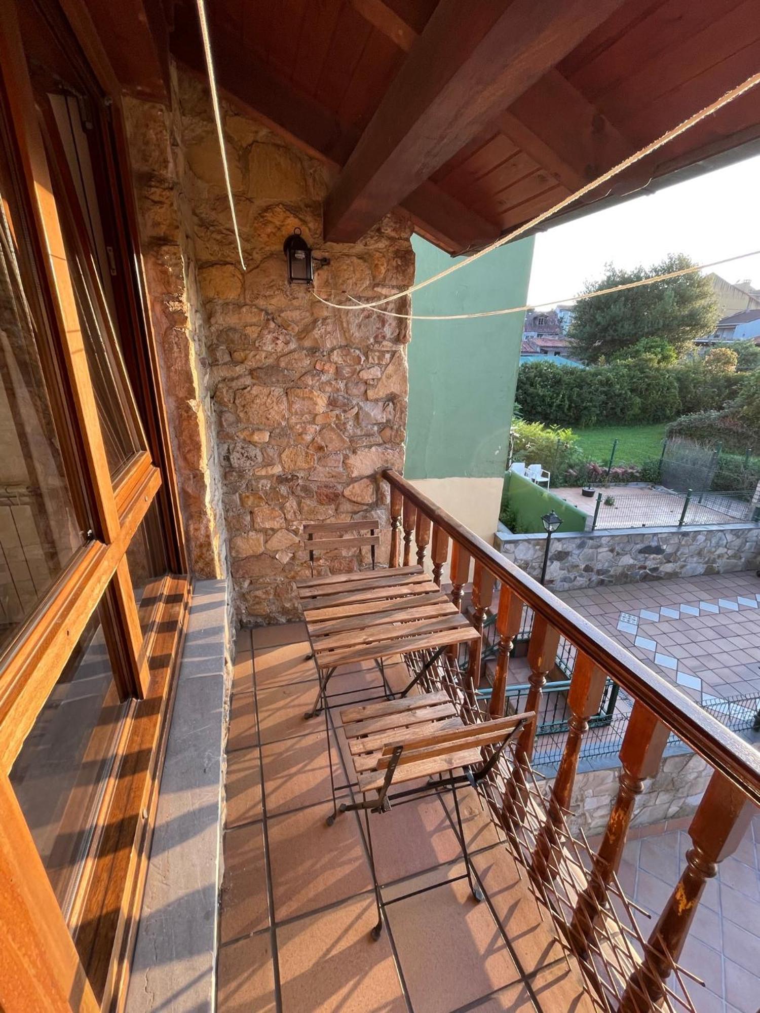 La Santina Y Su Balcon Avilés Exterior foto